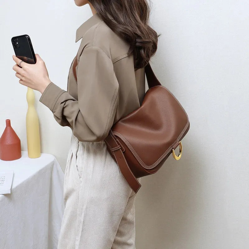 Messenger Bag for Women ⎜ Elegant Shoulder Bag with Gold Accent and Plenty of Storage Space