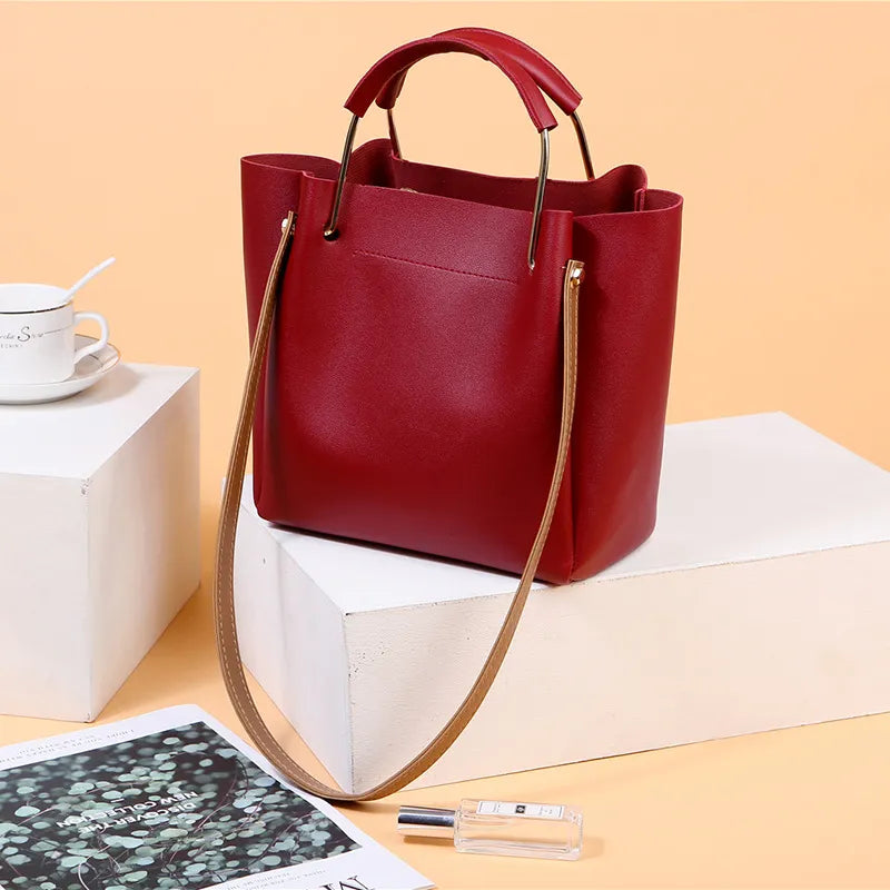 Women's Handbag ⎜ Fashionable Shoulder Bag with Metal Handles and Adjustable Strap