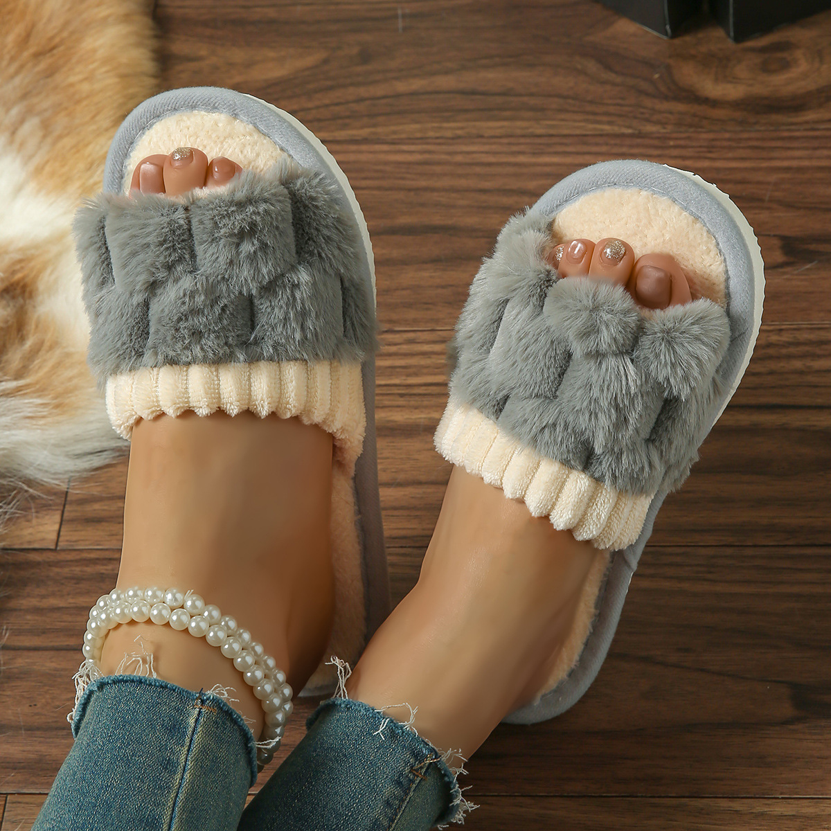 Ladies Plush Slippers with Bow Design ⎜ Comfortable Indoor Slippers with Soft Lining