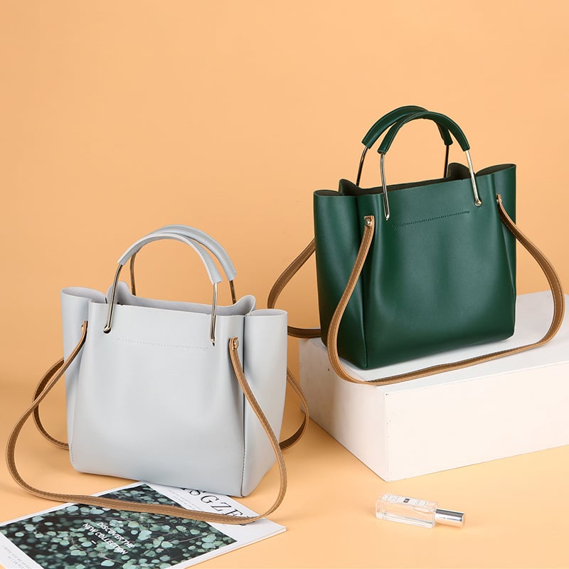 Women's Handbag ⎜ Fashionable Shoulder Bag with Metal Handles and Adjustable Strap
