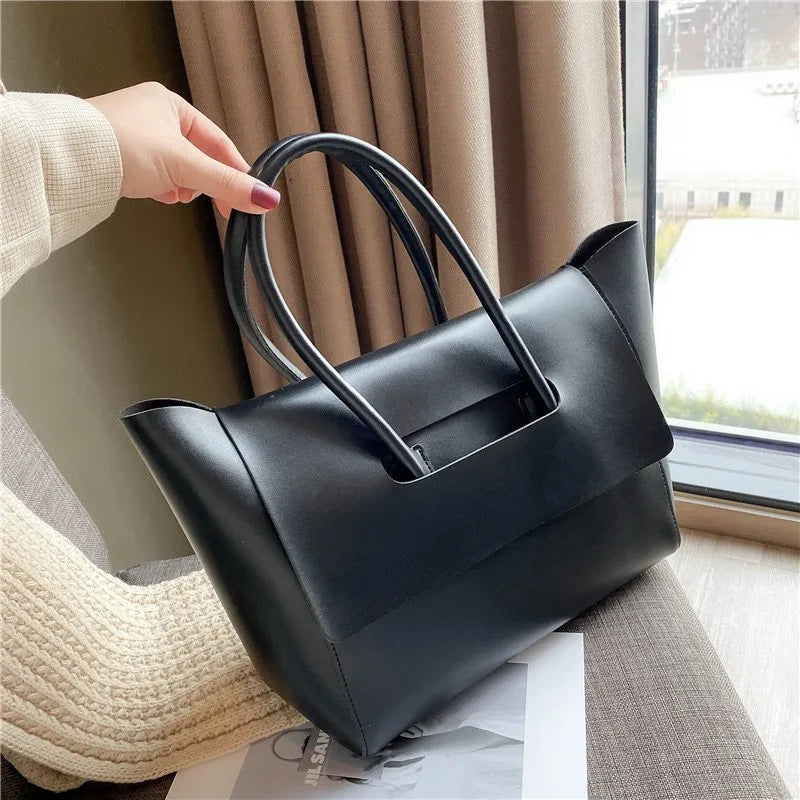 Fashionable Handbag for Women ⎜ Spacious Tote Bag in a Classic Design Made From High - Quality Material