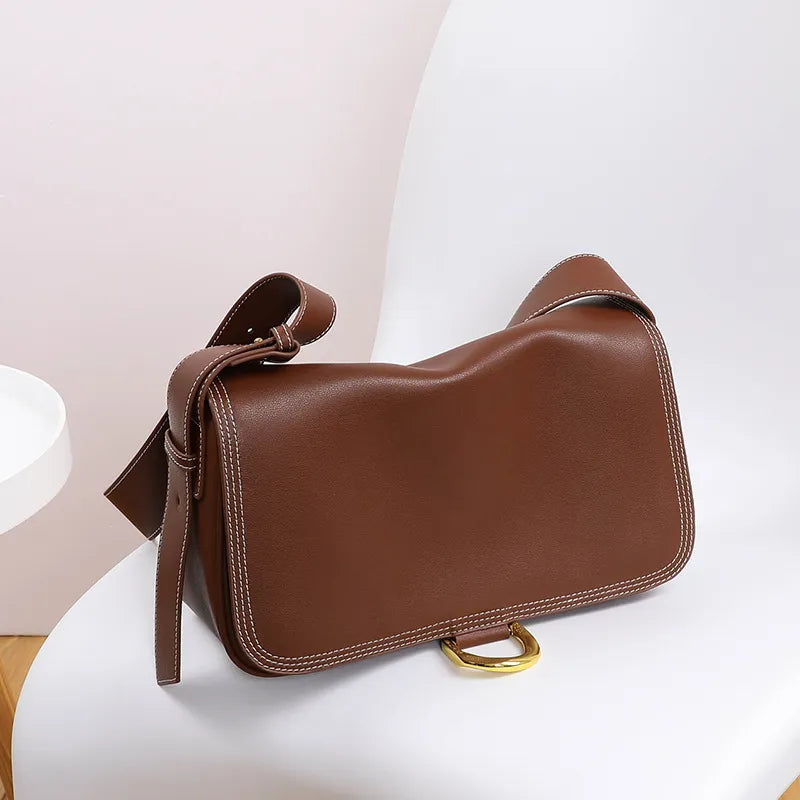 Messenger Bag for Women ⎜ Elegant Shoulder Bag with Gold Accent and Plenty of Storage Space