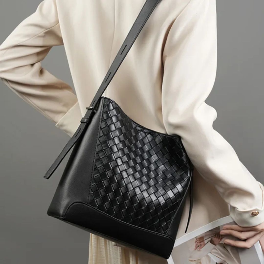 Leather Shoulder Bag for Women ⎜ Fashionable Shoulder Bag with Braided Design and Adjustable Strap