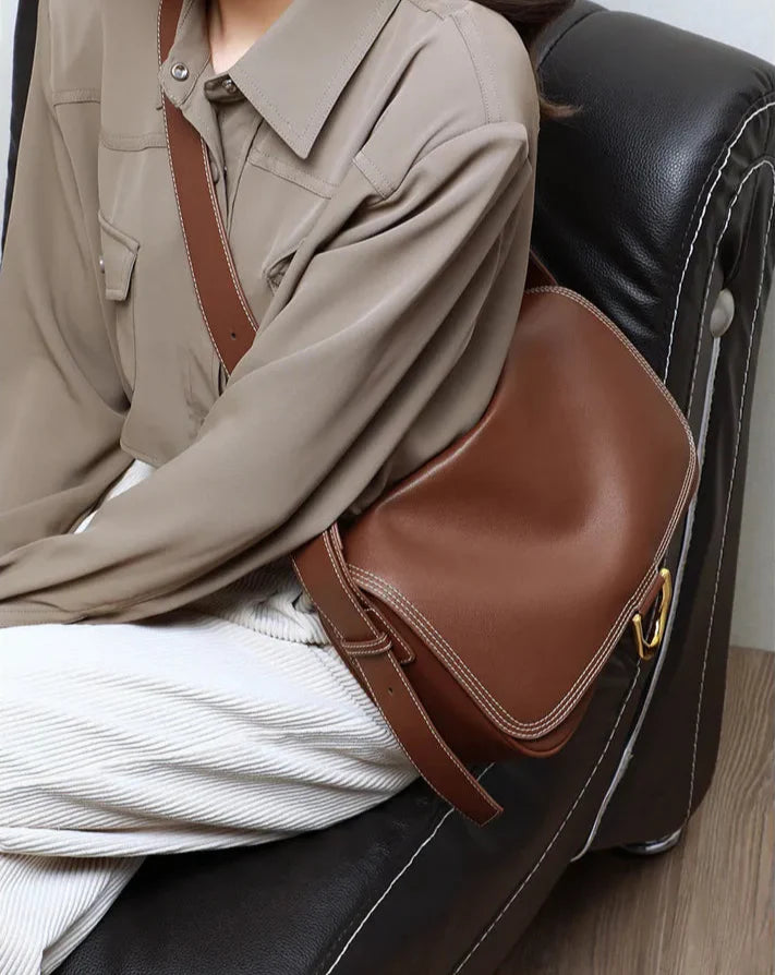 Messenger Bag for Women ⎜ Elegant Shoulder Bag with Gold Accent and Plenty of Storage Space