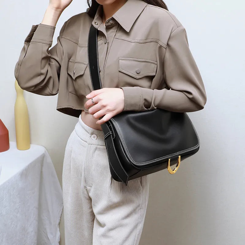 Messenger Bag for Women ⎜ Elegant Shoulder Bag with Gold Accent and Plenty of Storage Space