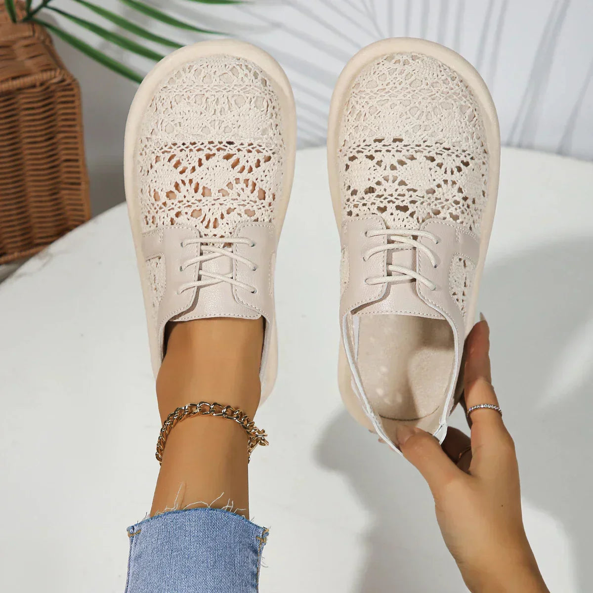 Sneakers for Women ⎜ Comfortable Flats with Breathable Mesh and Comfortable Sole