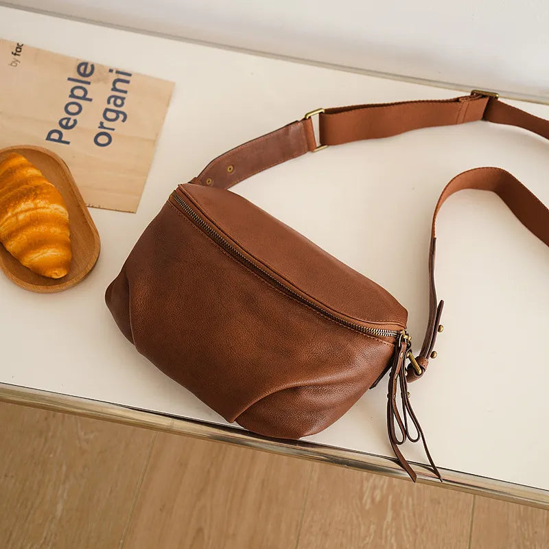 Shoulder Bag ⎜ Practical Design Made From High - Quality Leather with Adjustable Shoulder Strap