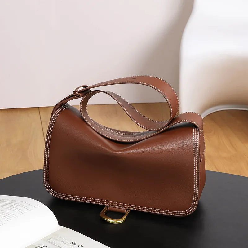 Messenger Bag for Women ⎜ Elegant Shoulder Bag with Gold Accent and Plenty of Storage Space