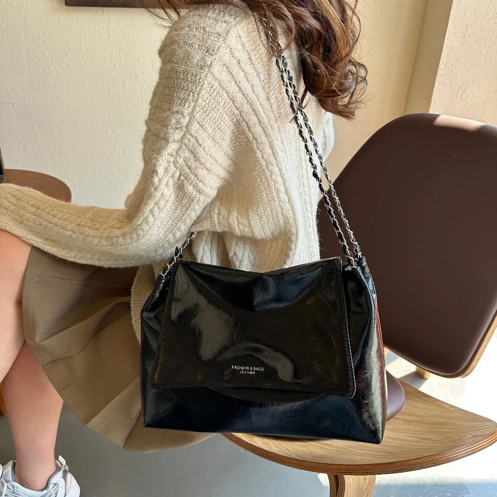 Retro Handbag for Women ⎜ Spacious Design with Chain Handle and Cute Pendant