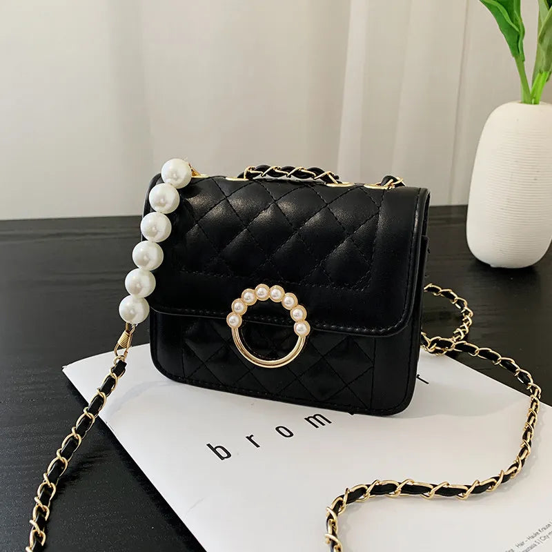 Small Shoulder Bag with Chain ⎜ Pearl Fastening and Stylish Chain Strap