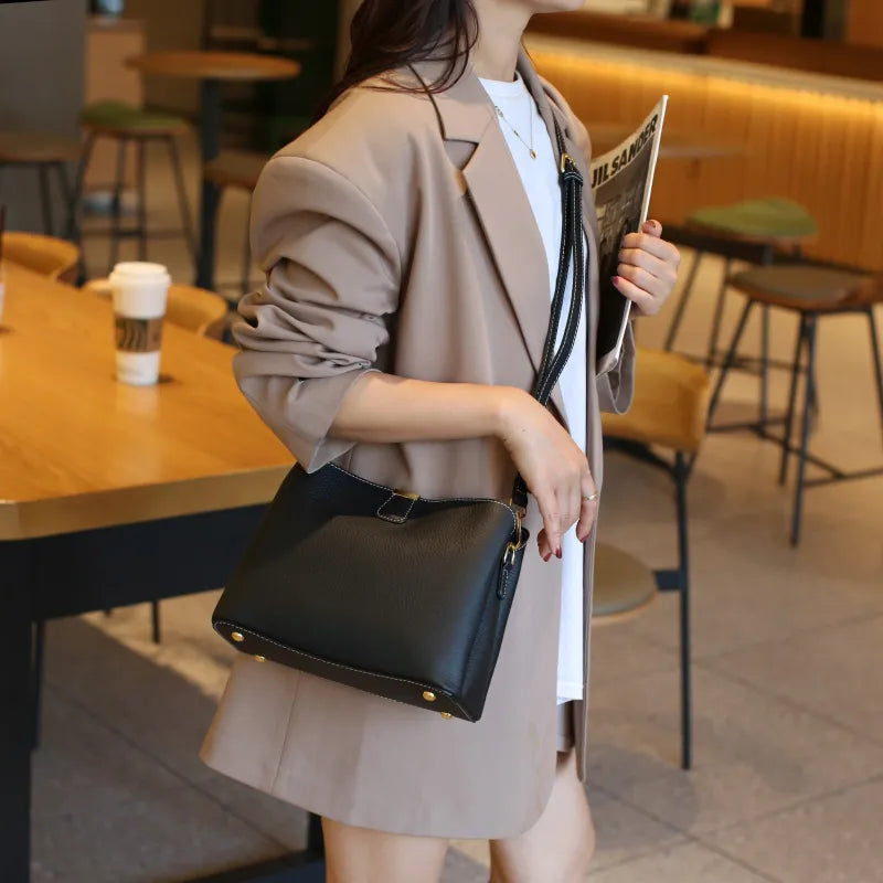 Leather Shoulder Bag for Women ⎜ Spacious Bag with Adjustable Shoulder Strap and Stylish Design
