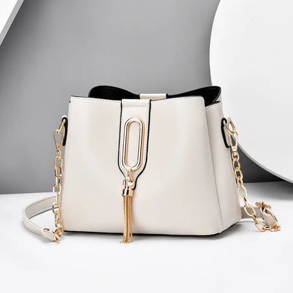 Small Shoulder Bag for Women ⎜ Stylish Shoulder Bag with Gold Chain and Fashionable Tassel Detail