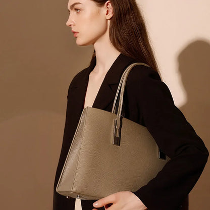 Large Leather Shopper Bag for Women ⎜ Spacious Companion with an Elegant Look and Practical Carrying Handles