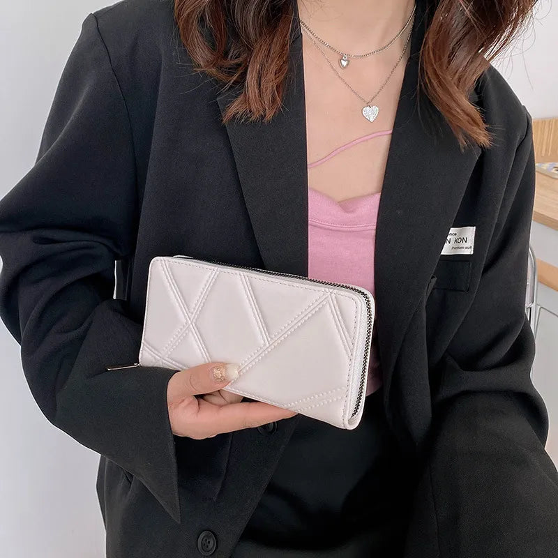 Women's Wallet with Zip ⎜ Simple Design in a Medium Size for Everyday Use