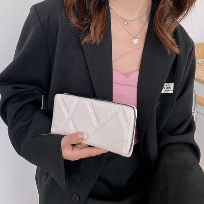 Women's Wallet with Zip ⎜ Simple Design in a Medium Size for Everyday Use