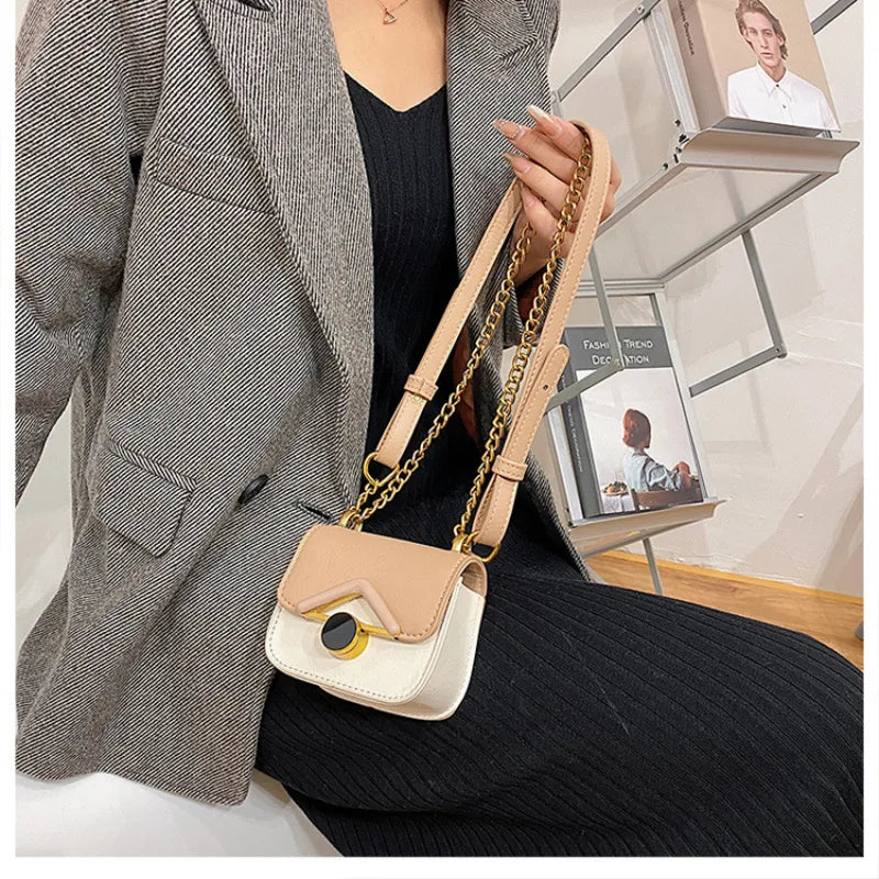 Small Shoulder Bag with Chain ⎜ Elegant Design with Golden Buckle and Minimalist Details