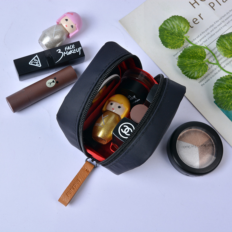Cosmetics Bag for Women ⎜ Simple Make - Up Bag with Zip and Practical Storage