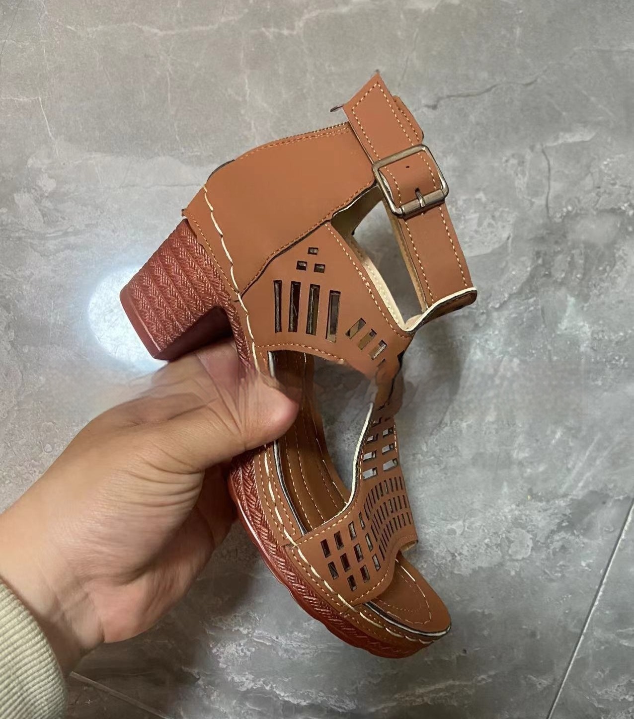 Women's Sandals with Block Heel ⎜ Stylish Shoes with Open Toes and Cut - Out Design