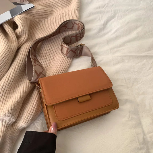 Shoulder Bag with Wide Strap ⎜ Compact Design for Everyday Use