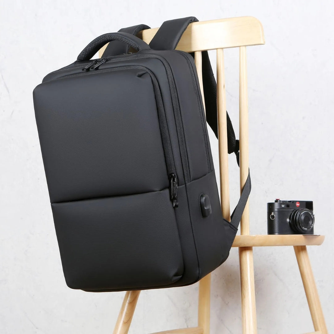 Business Backpack ⎜ Laptop Carrier with Practical Storage Space