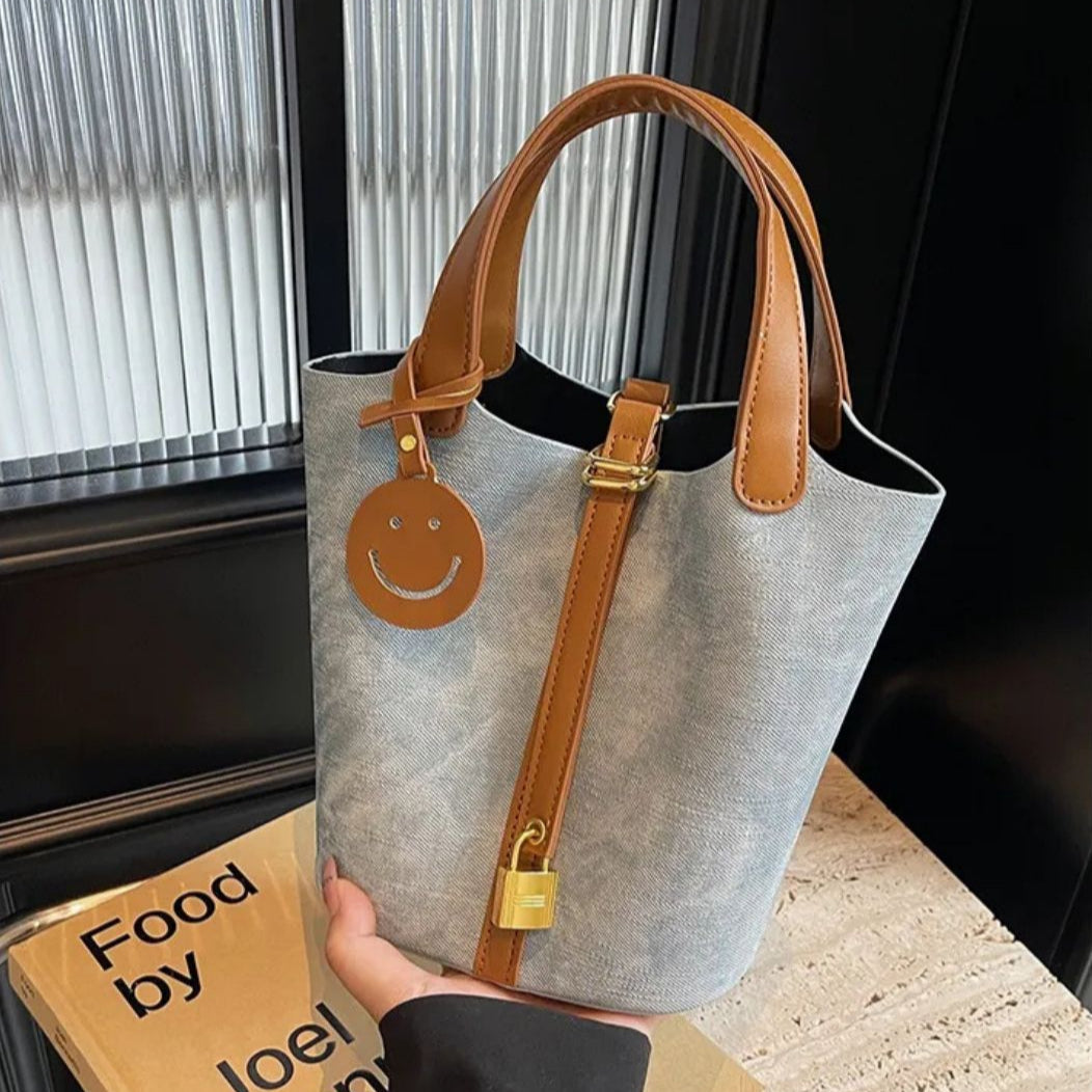 Retro Handbag for Women ⎜ Fashionable Bag with Smiley Tag and Adjustable Shoulder Strap