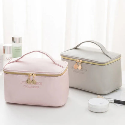 Cosmetics Bag for Travelling ⎜ Waterproof Storage with Zip and Practical Carrying Handle