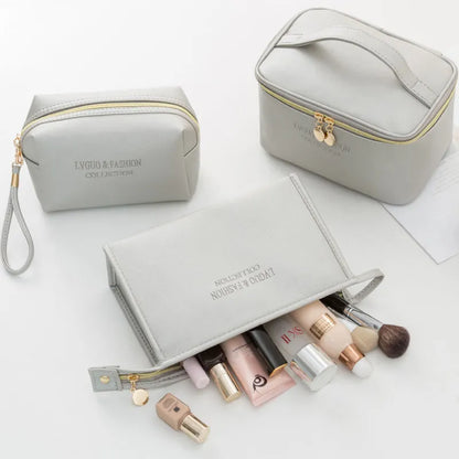 Cosmetics Bag for Travelling ⎜ Waterproof Storage with Zip and Practical Carrying Handle