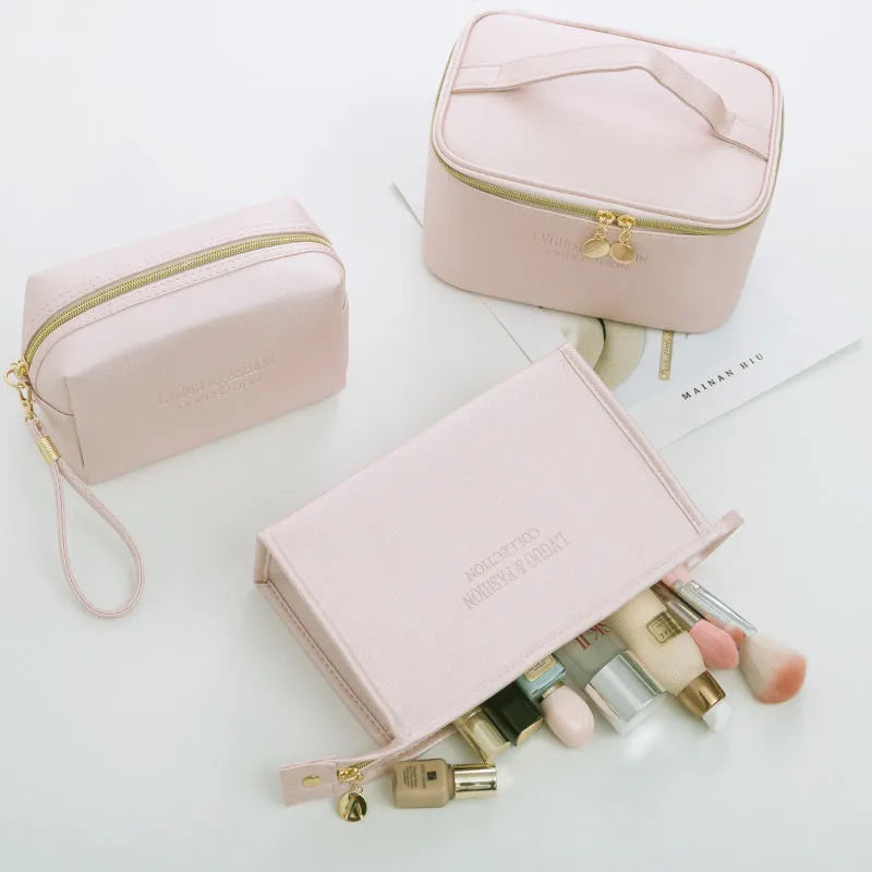 Cosmetics Bag for Travelling ⎜ Waterproof Storage with Zip and Practical Carrying Handle
