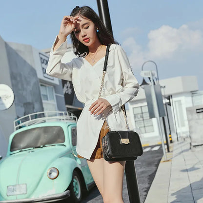 Shoulder Bag for Women ⎜ Fashionable Bag in a Square Design with Chain Strap and Fastening