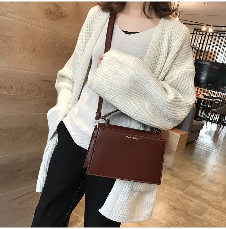 Shoulder Bag for Women ⎜ Stylish Bag in a Rectangular Design with Detachable Shoulder Strap