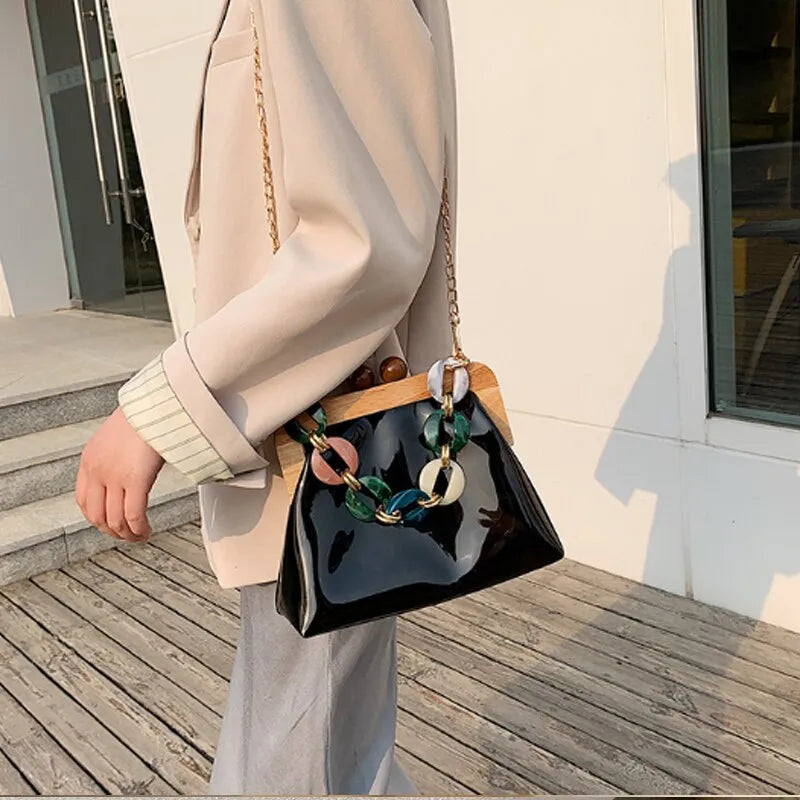 Transparent Shoulder Bag for Women ⎜ Fashionable Bag with Chain Detail and Wooden Clasp