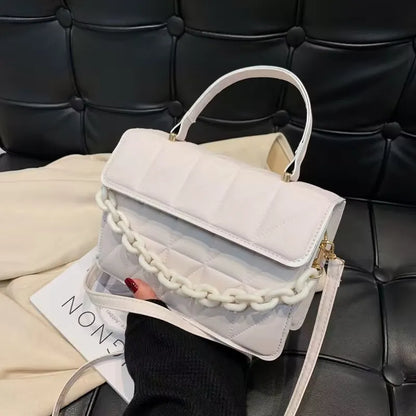 Small Shoulder Bag with Chain ⎜ Modern Design with Textured Pattern and Chain Strap