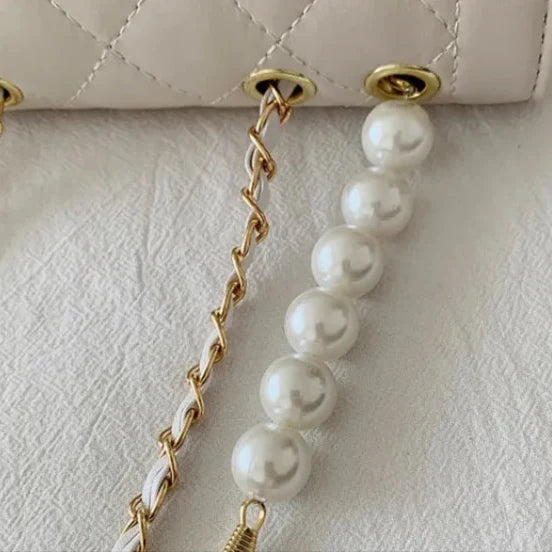 Small Shoulder Bag with Chain ⎜ Pearl Fastening and Stylish Chain Strap