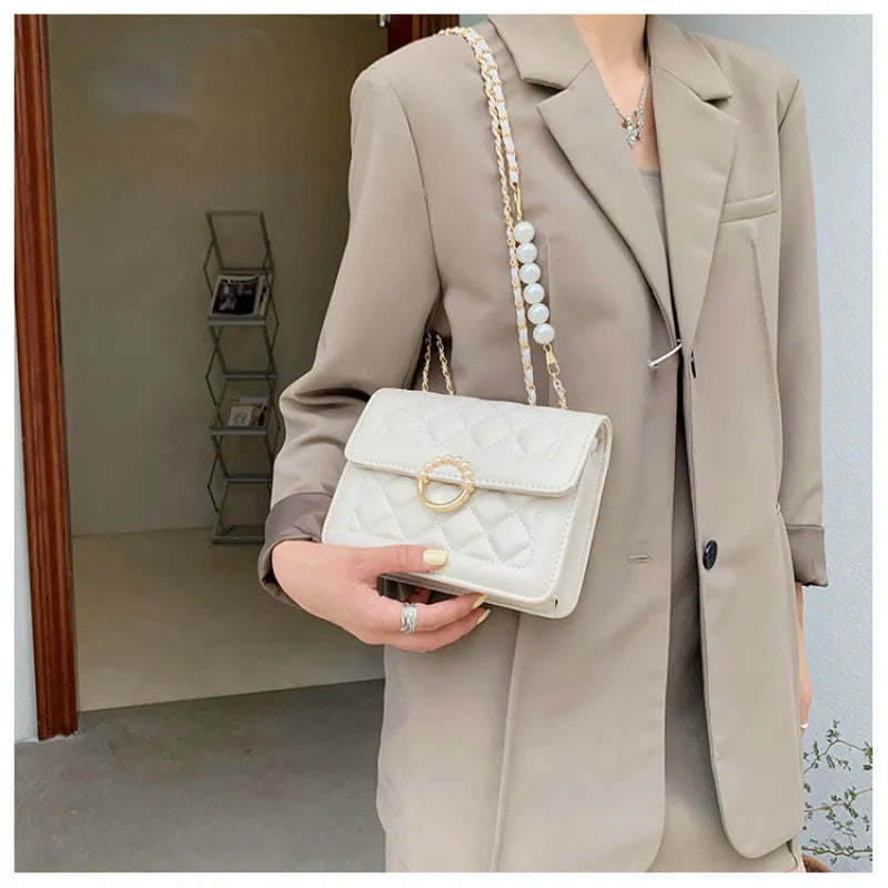 Small Shoulder Bag with Chain ⎜ Pearl Fastening and Stylish Chain Strap