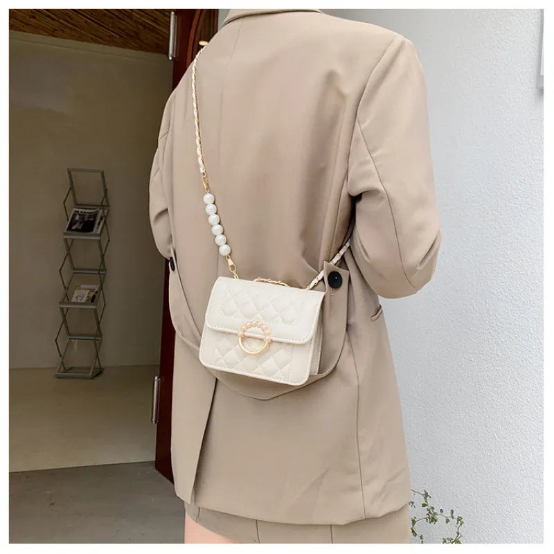 Small Shoulder Bag with Chain ⎜ Pearl Fastening and Stylish Chain Strap