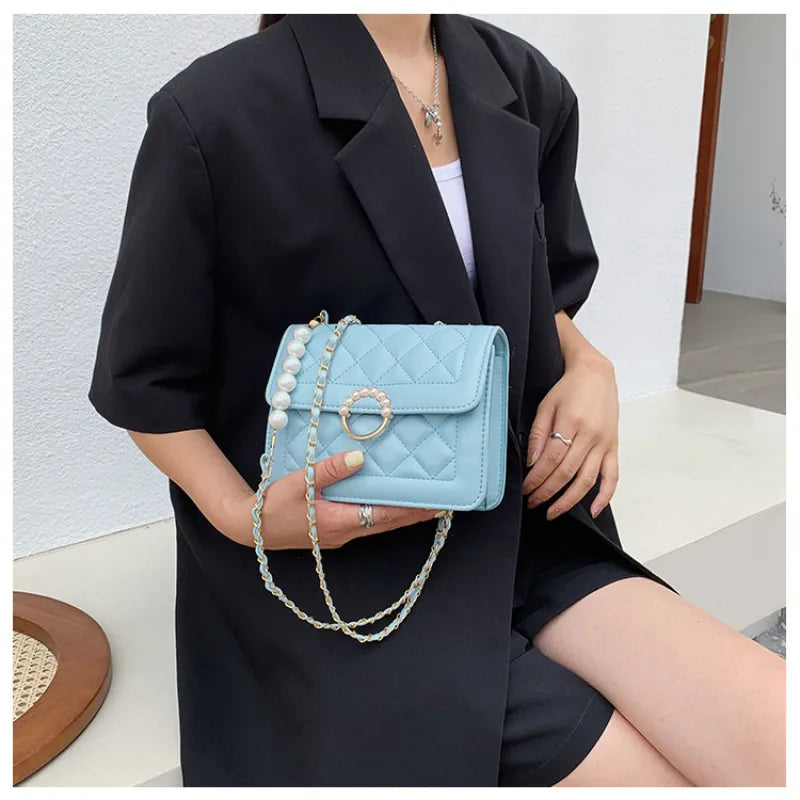Small Shoulder Bag with Chain ⎜ Pearl Fastening and Stylish Chain Strap