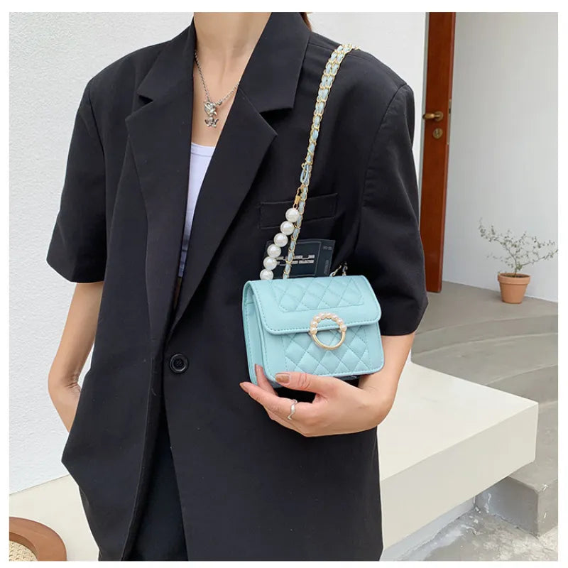 Small Shoulder Bag with Chain ⎜ Pearl Fastening and Stylish Chain Strap