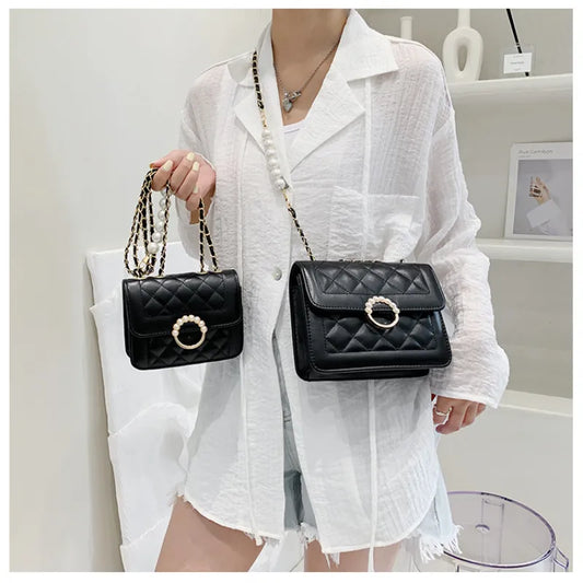 Small Shoulder Bag with Chain ⎜ Pearl Fastening and Stylish Chain Strap