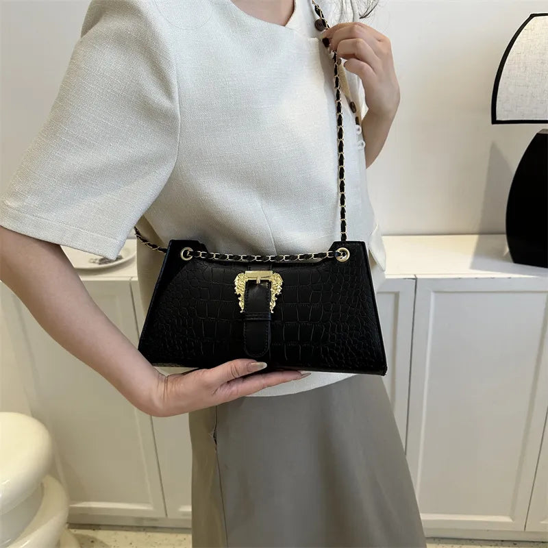 Shoulder Bag with Chain ⎜ Modern Design with Crocodile Embossing and Stylish Golden Clasp