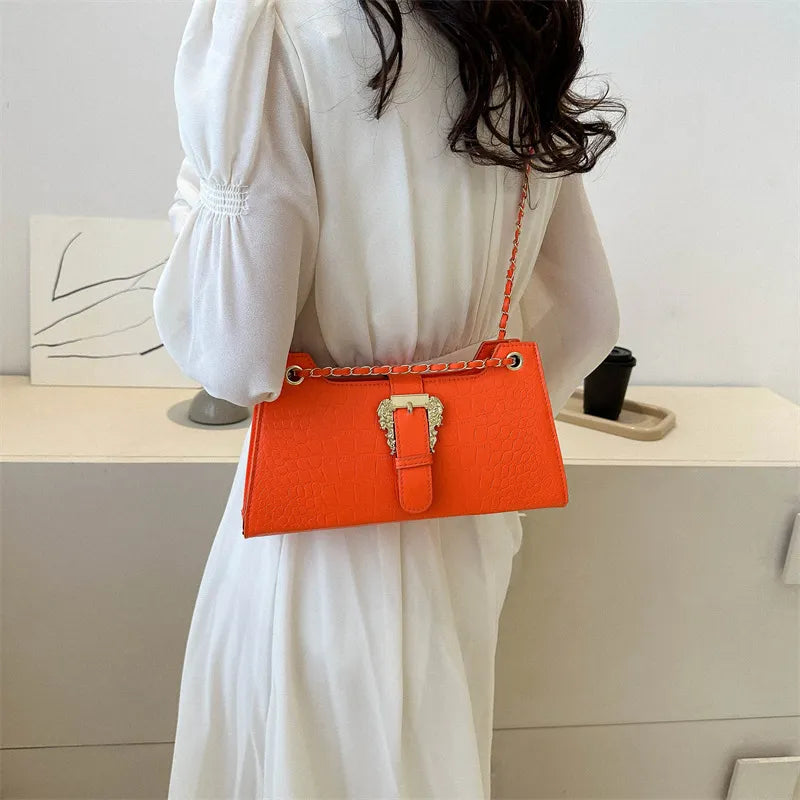 Shoulder Bag with Chain ⎜ Modern Design with Crocodile Embossing and Stylish Golden Clasp