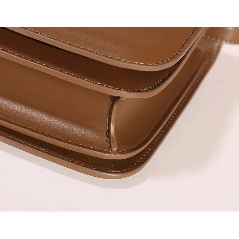 Classic Leather Shoulder Bag ⎜ Elegant Accessory with Gold Buckle for Stylish Appearances