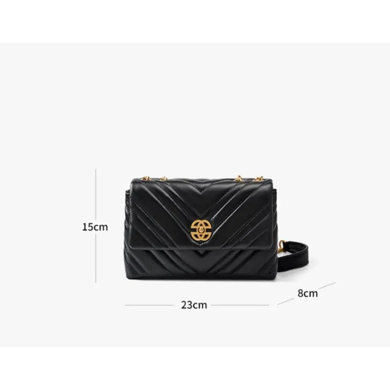 Shoulder Bag in Diamond Quilted Design ⎜ Elegant Accessory with Gold Chain for Stylish Appearances