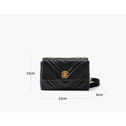 Shoulder Bag in Diamond Quilted Design ⎜ Elegant Accessory with Gold Chain for Stylish Appearances