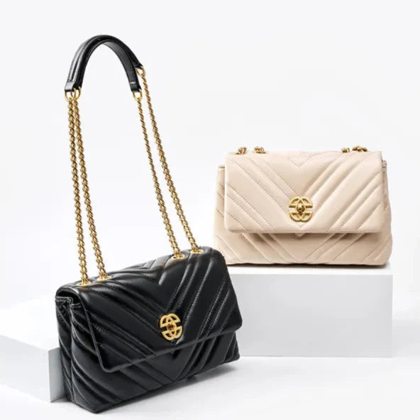 Shoulder Bag in Diamond Quilted Design ⎜ Elegant Accessory with Gold Chain for Stylish Appearances