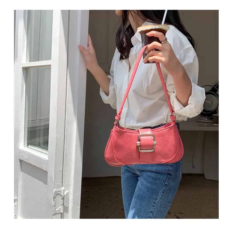 Vintage Baguette Bag with Large Buckle ⎜ Stylish Accessory for a Modern Look
