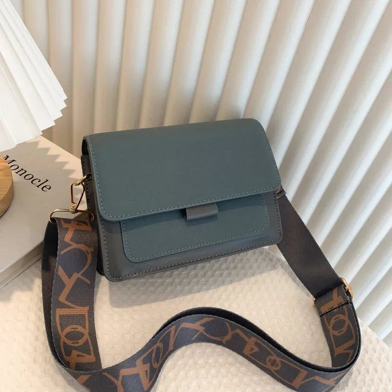 Shoulder Bag with Wide Strap ⎜ Compact Design for Everyday Use