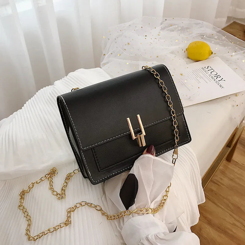 Chain Shoulder Bag for Women ⎜ Versatile Cross - Body Bag in a Trendy Design