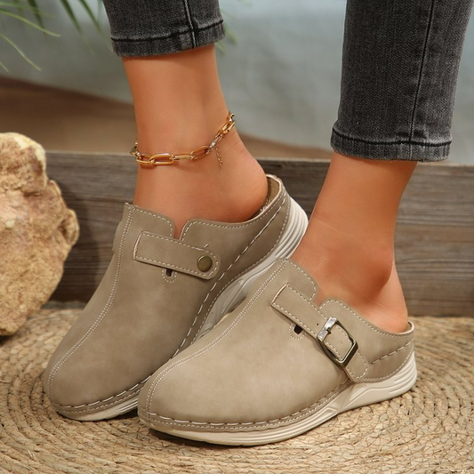 Women's Wedge Slippers with Metal Buckle ⎜ Comfortable Clogs with Latch Fastening and Trendy Design
