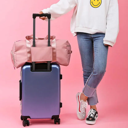 Women's Sports Bag ⎜ Large Travel Bag with Shoulder Strap and Separate Compartment for Shoes or Wet Clothes