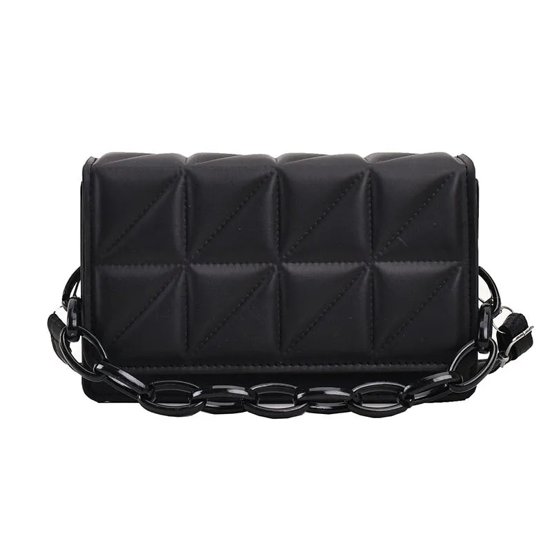 Shoulder Bag for Women ⎜ Fashionable Handbag with Chain Detail and Embossed Leather Design